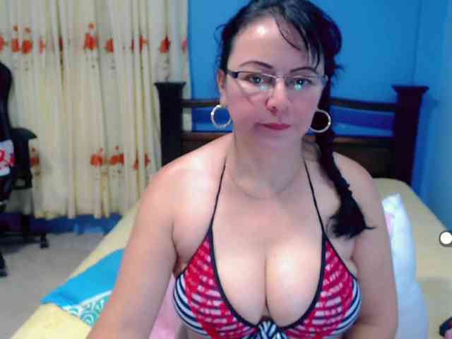 LilyBenet1 webcam