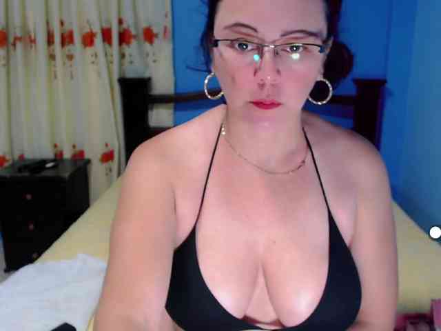 LilyBenet1 webcam