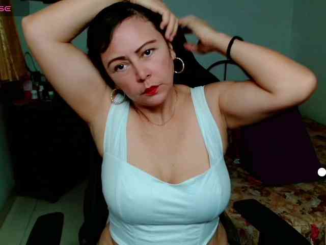 LilyBenet1 webcam