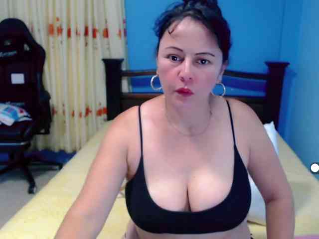 LilyBenet1 webcam