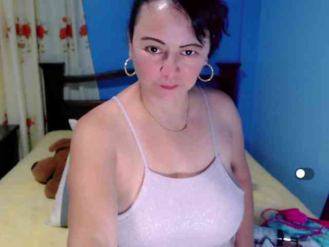 LilyBenet1 webcam