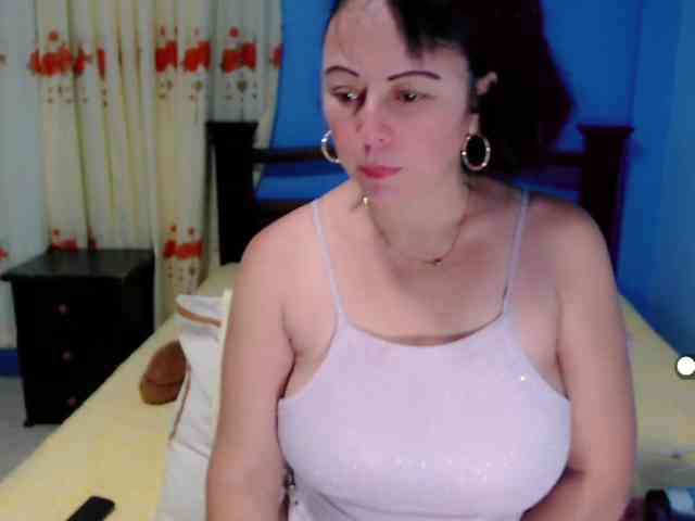 LilyBenet1 webcam