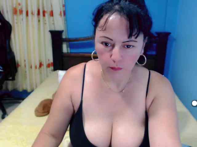LilyBenet1 webcam