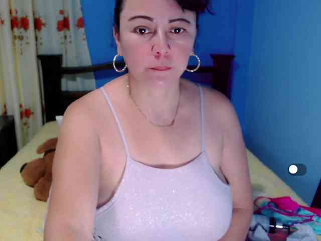 LilyBenet1 webcam