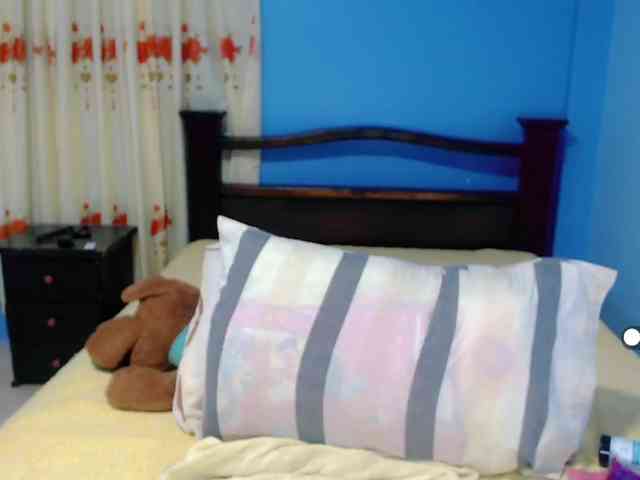 LilyBenet1 webcam