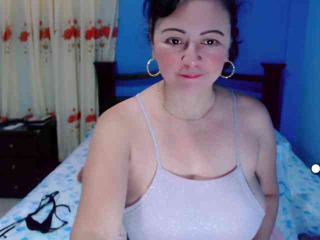 LilyBenet1 webcam