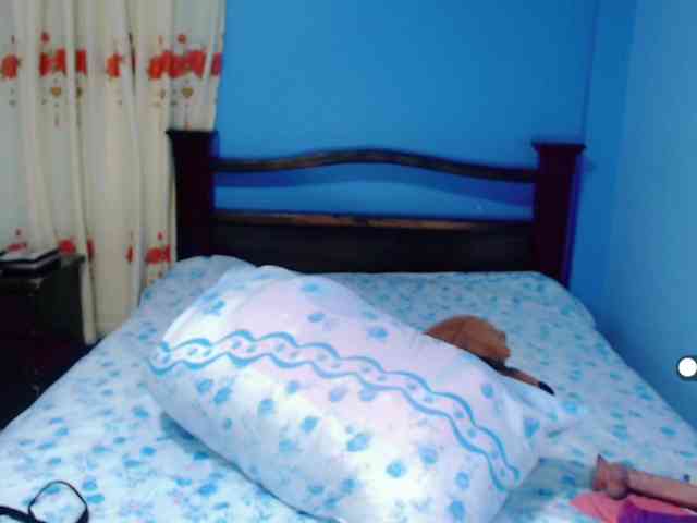 LilyBenet1 webcam