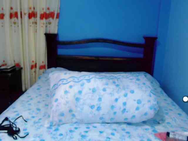 LilyBenet1 webcam