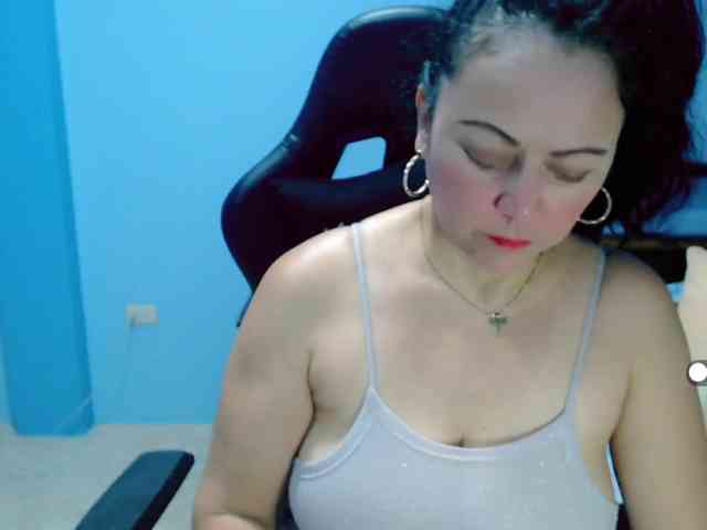 LilyBenet1 webcam