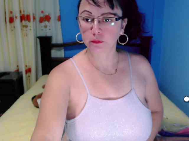 LilyBenet1 webcam