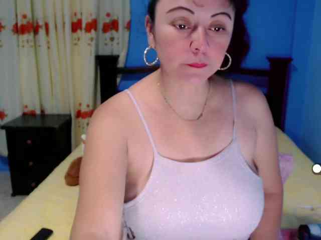 LilyBenet1 webcam