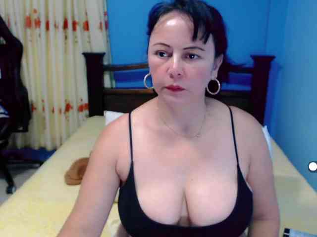 LilyBenet1 webcam