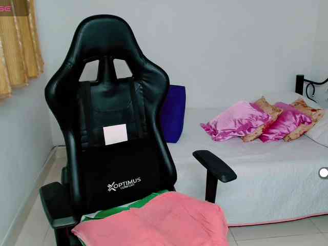 LilyBenet1 webcam