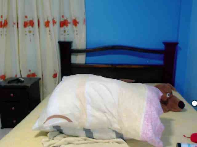 LilyBenet1 webcam