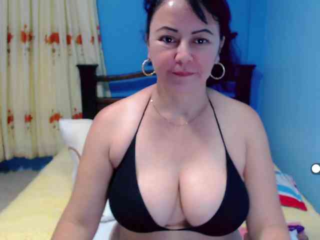 LilyBenet1 webcam
