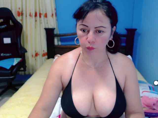 LilyBenet1 webcam