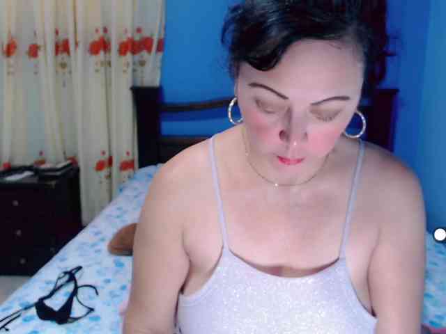 LilyBenet1 webcam