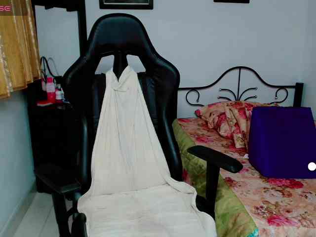 LilyBenet1 webcam