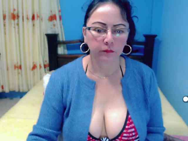 LilyBenet1 webcam