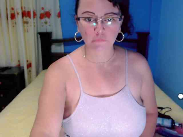 LilyBenet1 webcam