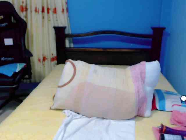 LilyBenet1 webcam