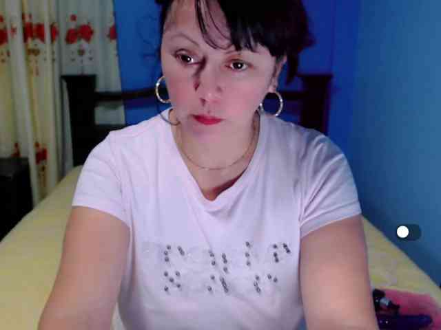LilyBenet1 webcam