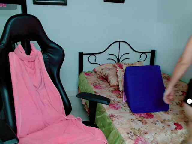 LilyBenet1 webcam