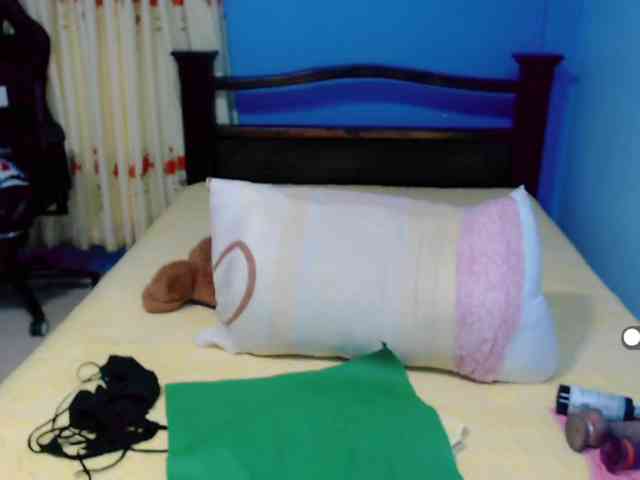 LilyBenet1 webcam