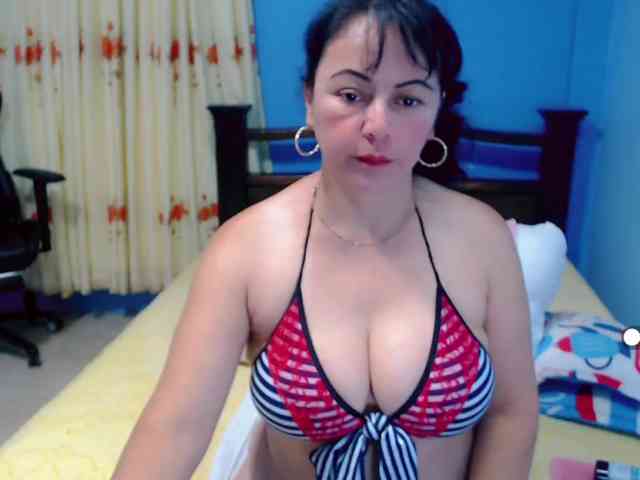 LilyBenet1 webcam