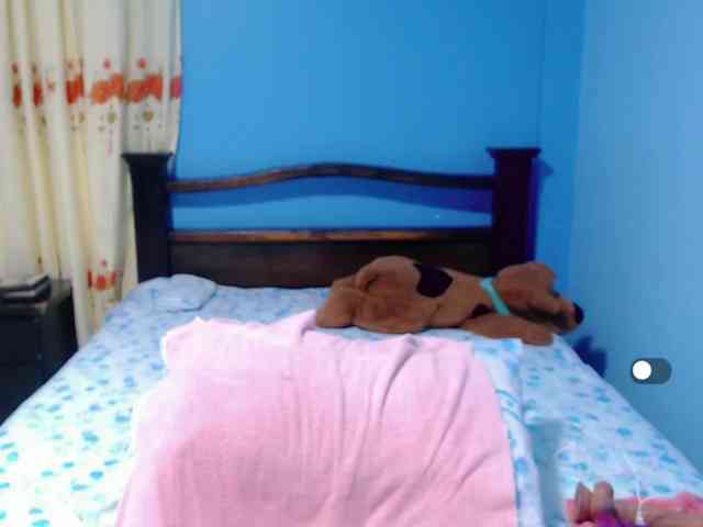 LilyBenet1 webcam