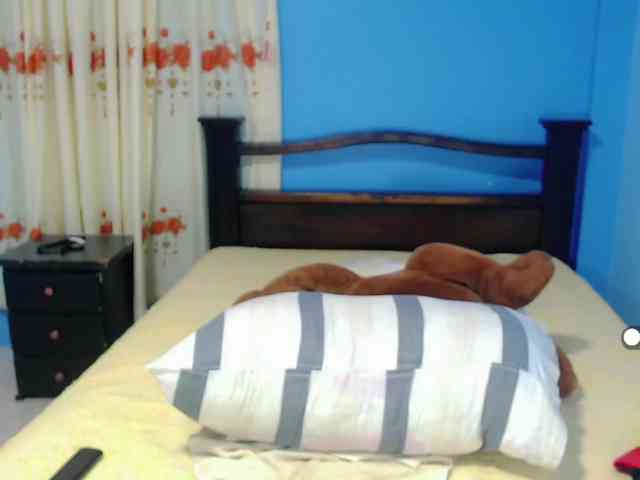 LilyBenet1 webcam