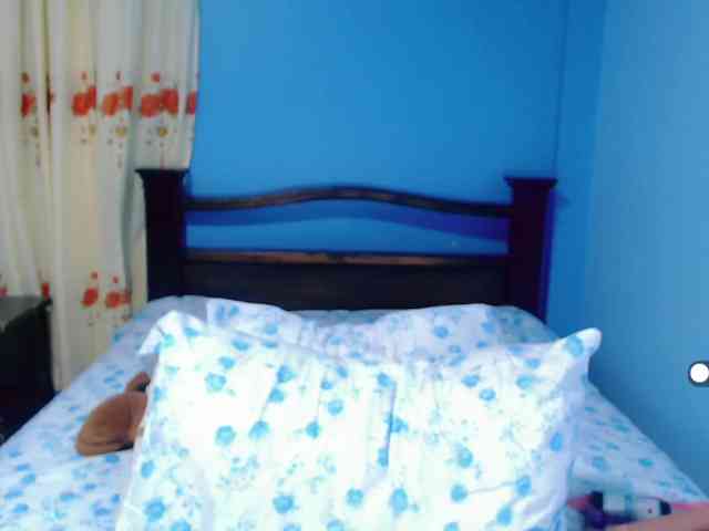 LilyBenet1 webcam