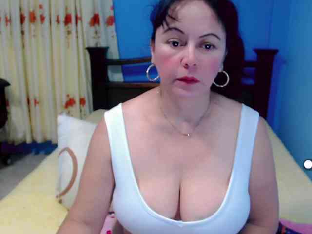 LilyBenet1 webcam
