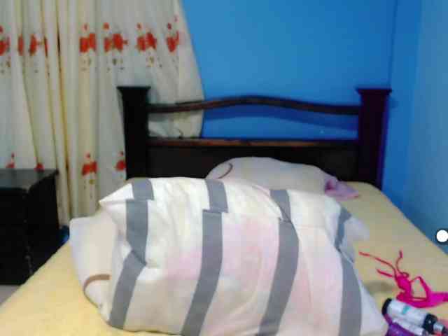 LilyBenet1 webcam