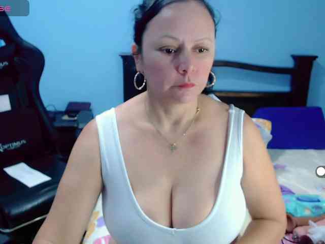 LilyBenet1 webcam