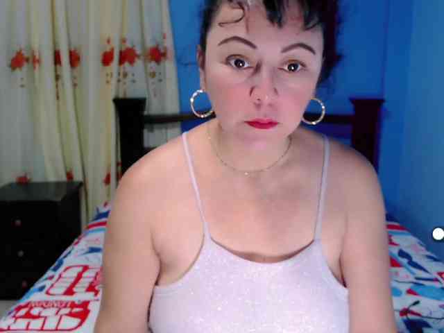 LilyBenet1 webcam