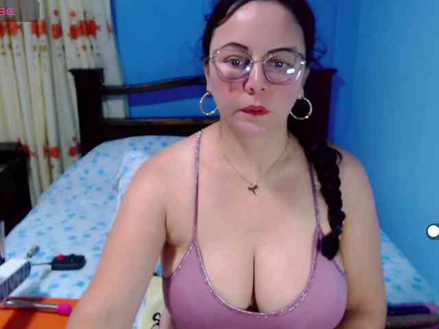 LilyBenet1 webcam