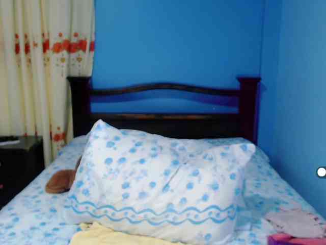 LilyBenet1 webcam