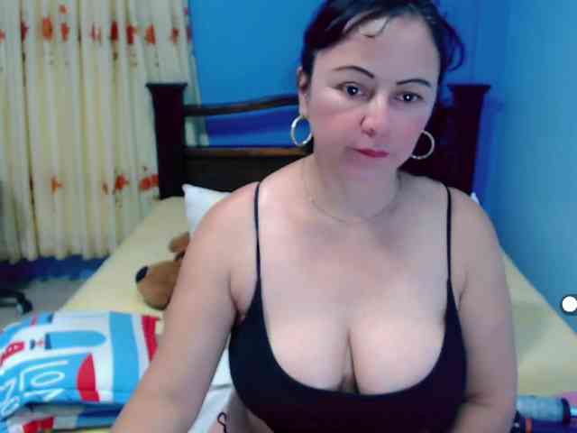LilyBenet1 webcam