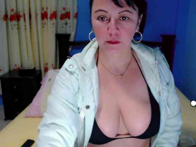 LilyBenet1 webcam