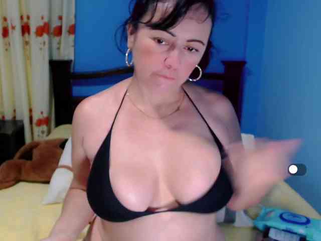 LilyBenet1 webcam