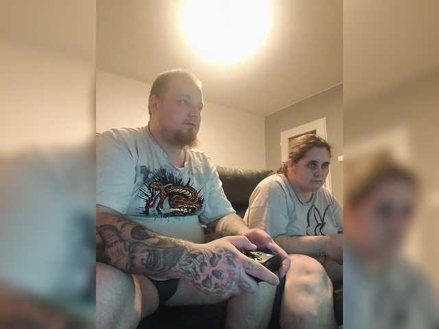 ShyCoupleTryingEverythik's BongaCams show and profile