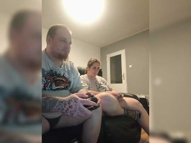 ShyCoupleTryingEverythik's BongaCams show and profile