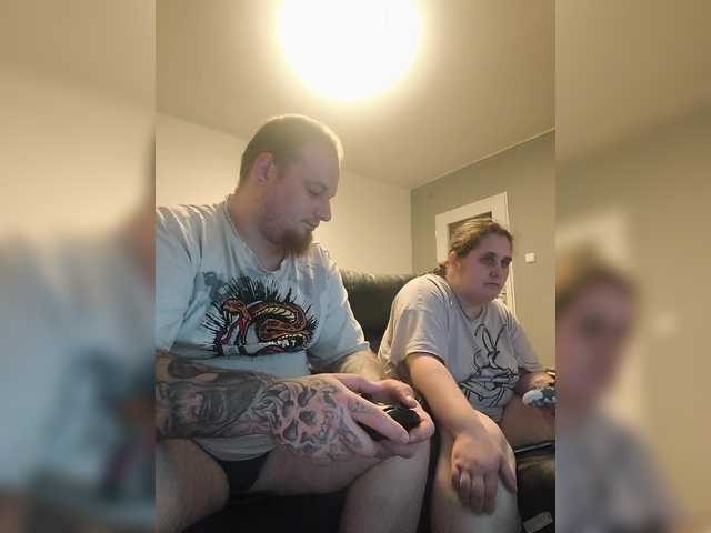 ShyCoupleTryingEverythik's BongaCams show and profile