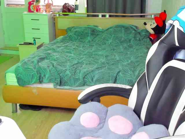 folinskaayaa Live Webcam on BongaCams