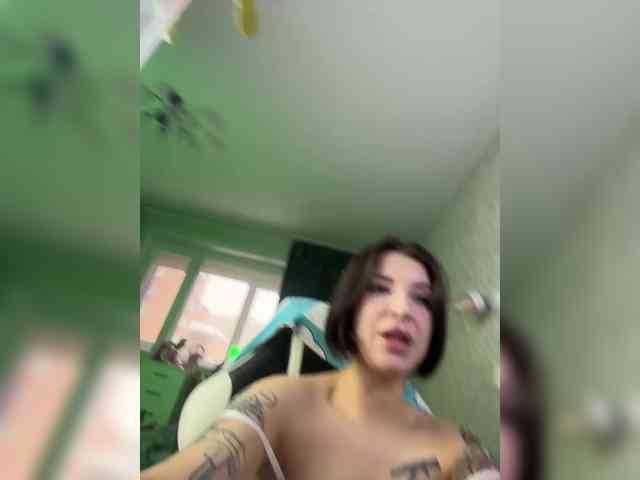 folinskaayaa Live Webcam on BongaCams