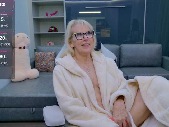 FitCougar's BongaCams show and profile