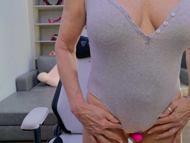 FitCougar's BongaCams show and profile