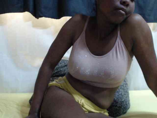 JustHotLove Live Webcam on BongaCams