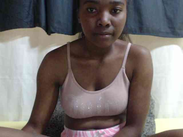 JustHotLove Live Webcam on BongaCams